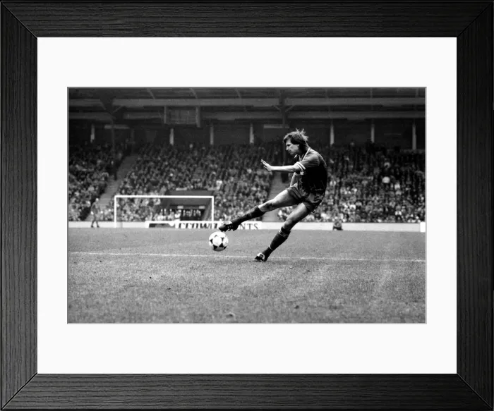 Framed Print : Liverpool v. Chelsea. May 1985 MF21-04-003 The final score was a four three Framed Print : Liverpool v. Chelsea. May 1985 MF21-04-003 The final score was a four three