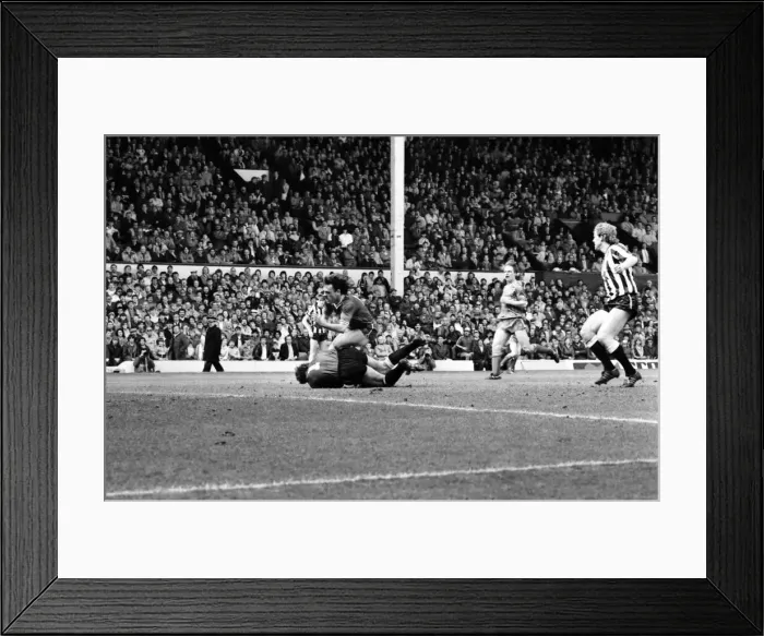 Framed Print : Liverpool v. Newcastle. April 1985 MF21-02-073 The final score was a Three one Framed Print : Liverpool v. Newcastle. April 1985 MF21-02-073 The final score was a Three one