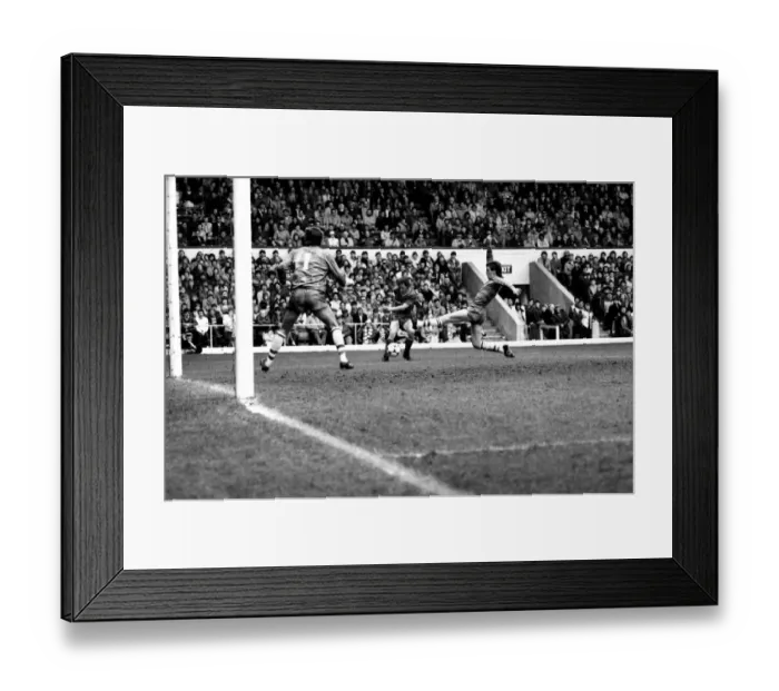 Framed Print : Liverpool v. Chelsea. May 1985 MF21-04-053 The final score was a four three Framed Print : Liverpool v. Chelsea. May 1985 MF21-04-053 The final score was a four three