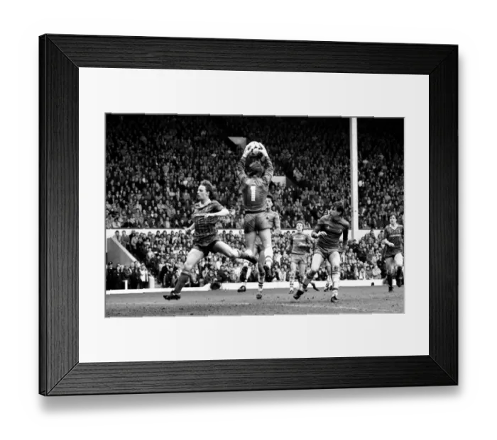 Framed Print : Liverpool v. Chelsea. May 1985 MF21-04-006 The final score was a four three Framed Print : Liverpool v. Chelsea. May 1985 MF21-04-006 The final score was a four three
