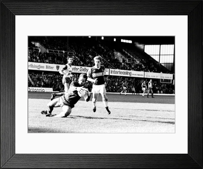 Framed Print : Stoke v. West Ham. October 1984 MF18-06-041 The final score was a four two Framed Print : Stoke v. West Ham. October 1984 MF18-06-041 The final score was a four two
