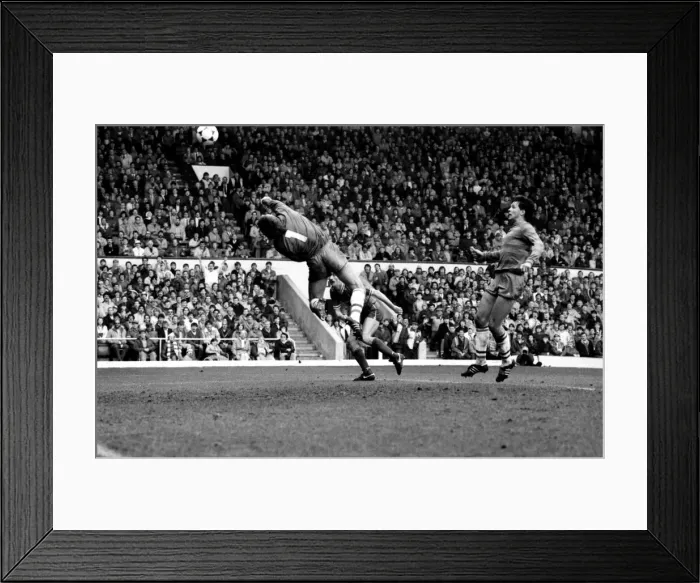 Framed Print : Liverpool v. Chelsea. May 1985 MF21-04-001 The final score was a four three