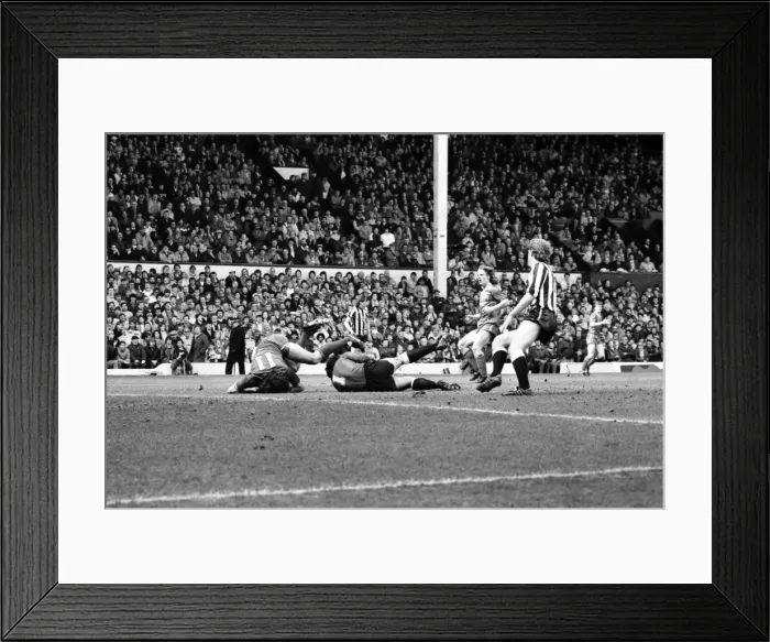 Framed Print : Liverpool v. Newcastle. April 1985 MF21-02-072 The final score was a Three one