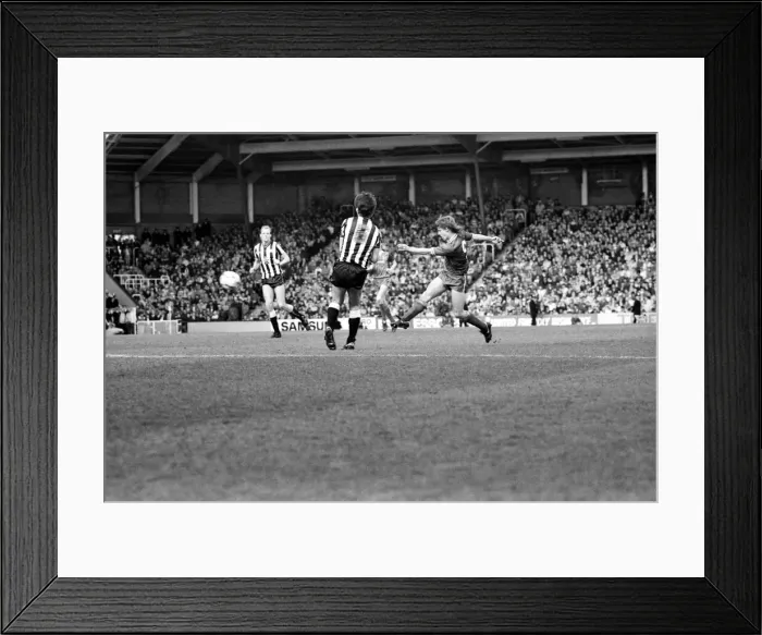 Framed Print : Liverpool v. Newcastle. April 1985 MF21-02-069 The final score was a Three one