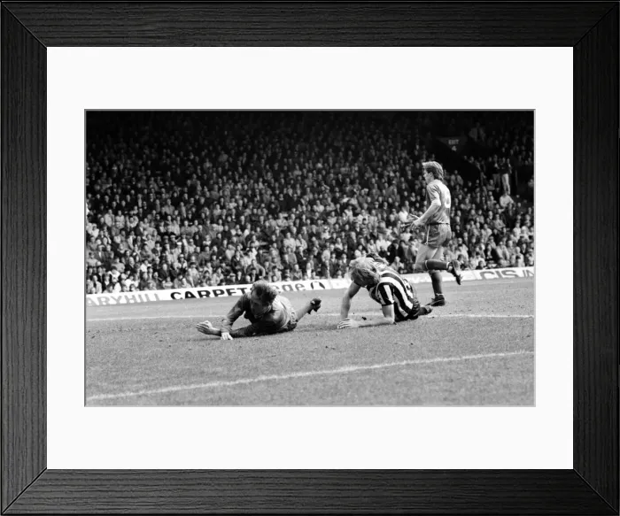 Framed Print : Liverpool v. Newcastle. April 1985 MF21-02-031 The final score was a Three one Framed Print : Liverpool v. Newcastle. April 1985 MF21-02-031 The final score was a Three one