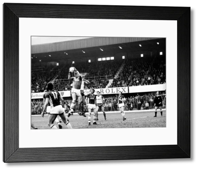 Framed Print : Stoke v. Aston Villa. March 1984 MF14-21-040 The final score was a one nil Framed Print : Stoke v. Aston Villa. March 1984 MF14-21-040 The final score was a one nil