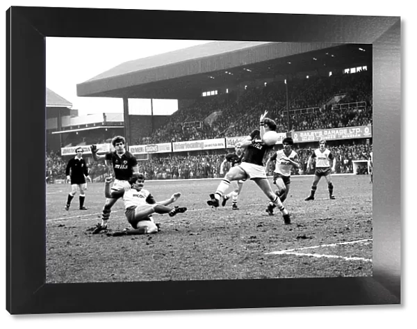 Stoke v. Aston Villa. March 1984 MF14-21-039 The final score was a one nil