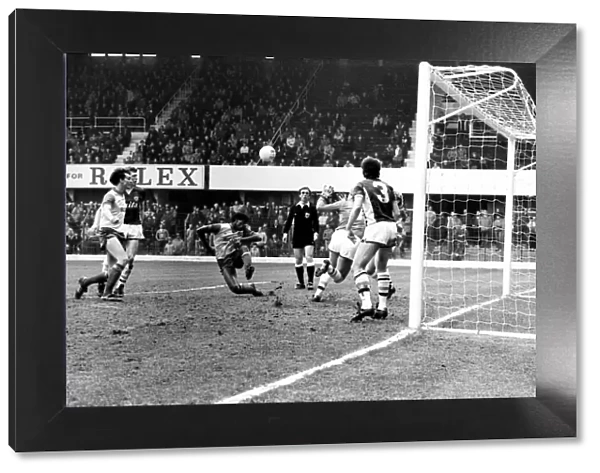 Stoke v. Aston Villa. March 1984 MF14-21-076 The final score was a one nil