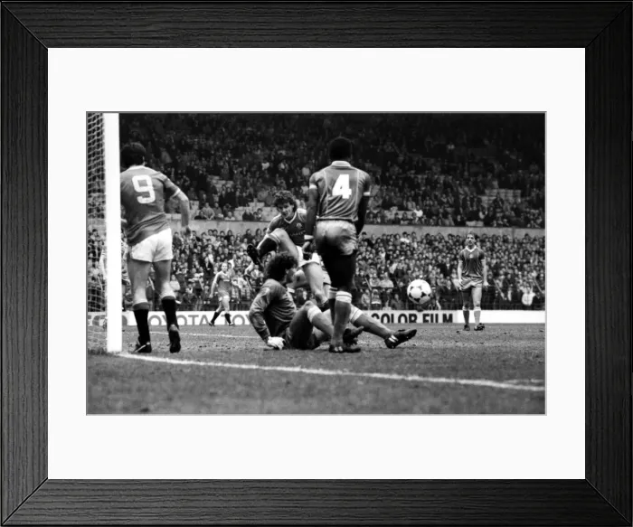 Framed Print : Manchester United v. Birmingham. April 1984 MF15-04-022 The final score was a one