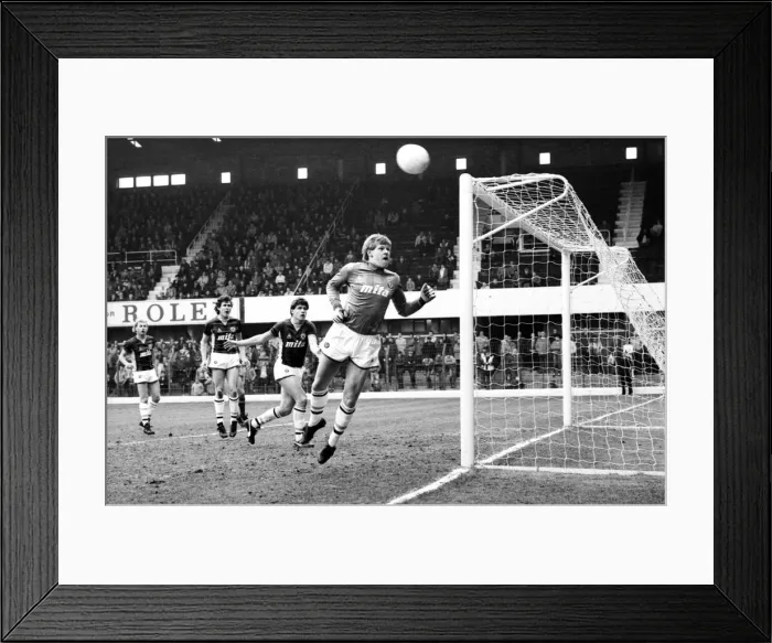 Framed Print : Stoke v. Aston Villa. March 1984 MF14-21-071 The final score was a one nil Framed Print : Stoke v. Aston Villa. March 1984 MF14-21-071 The final score was a one nil