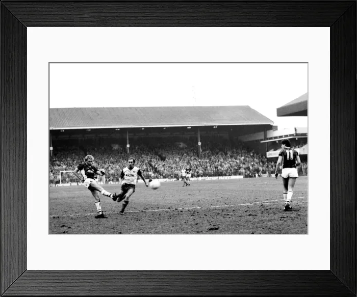 Framed Print : Stoke v. Aston Villa. March 1984 MF14-21-033 The final score was a one nil Framed Print : Stoke v. Aston Villa. March 1984 MF14-21-033 The final score was a one nil