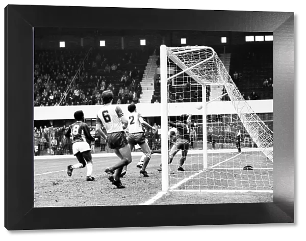Stoke v. Aston Villa. March 1984 MF14-21-079 The final score was a one nil