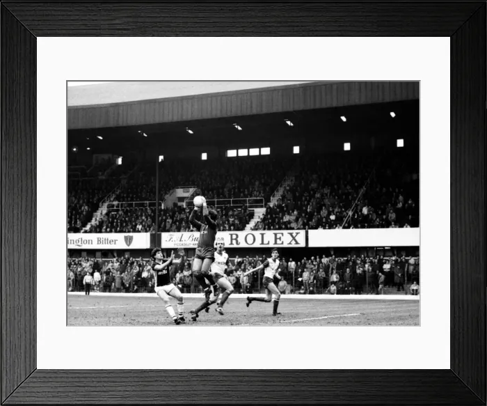 Framed Print : Stoke v. Aston Villa. March 1984 MF14-21-081 The final score was a one nil Framed Print : Stoke v. Aston Villa. March 1984 MF14-21-081 The final score was a one nil