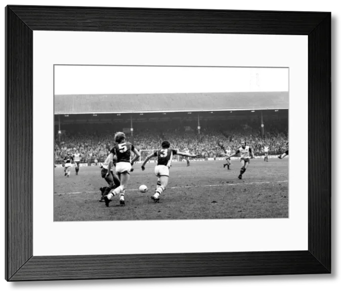 Framed Print : Stoke v. Aston Villa. March 1984 MF14-21-072 The final score was a one nil Framed Print : Stoke v. Aston Villa. March 1984 MF14-21-072 The final score was a one nil