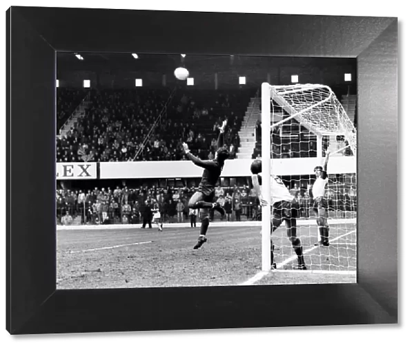 Stoke v. Aston Villa. March 1984 MF14-21-043 The final score was a one nil