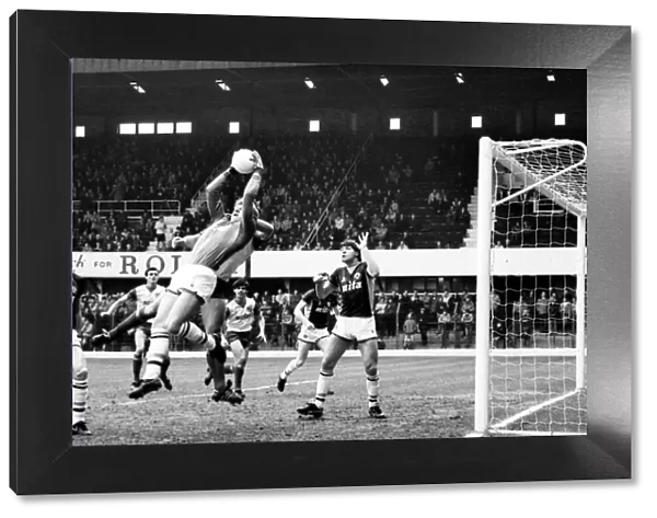 Stoke v. Aston Villa. March 1984 MF14-21-042 The final score was a one nil