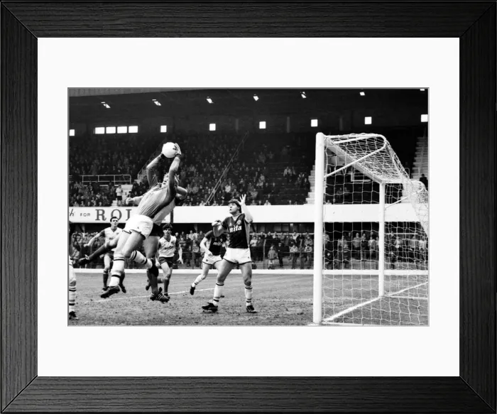 Framed Print : Stoke v. Aston Villa. March 1984 MF14-21-042 The final score was a one nil Framed Print : Stoke v. Aston Villa. March 1984 MF14-21-042 The final score was a one nil