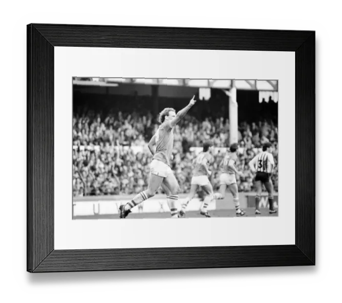 Framed Print : English League Division One match at Goodison Park. Everton 4 v Sunderland 1 Framed Print : English League Division One match at Goodison Park. Everton 4 v Sunderland 1