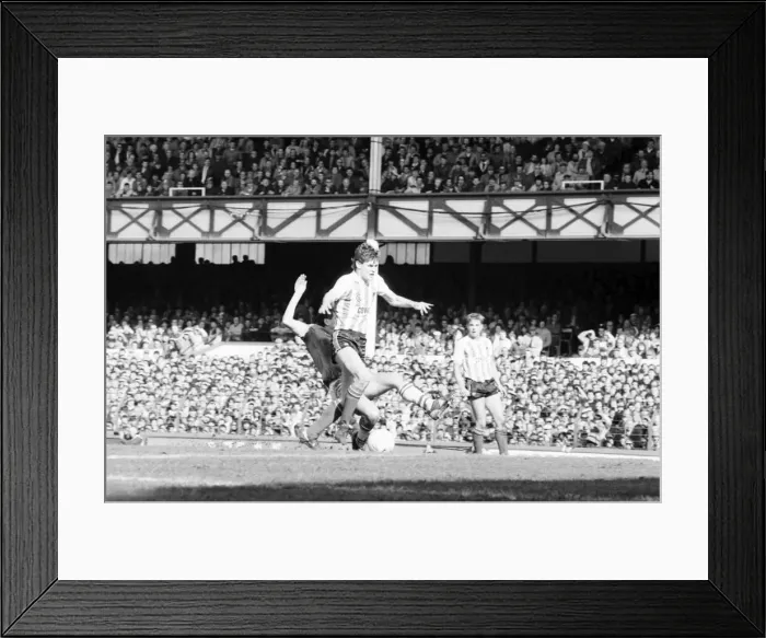 Framed Print : English League Division One match at Goodison Park. Everton 4 v Sunderland 1 Framed Print : English League Division One match at Goodison Park. Everton 4 v Sunderland 1