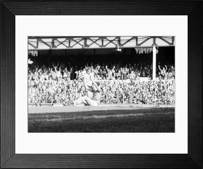 Framed Print : English League Division One match at Goodison Park. Everton 4 v Sunderland 1 Framed Print : English League Division One match at Goodison Park. Everton 4 v Sunderland 1