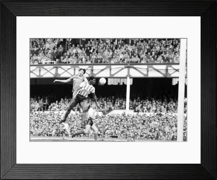 Framed Print : English League Division One match at Goodison Park. Everton 4 v Sunderland 1 Framed Print : English League Division One match at Goodison Park. Everton 4 v Sunderland 1