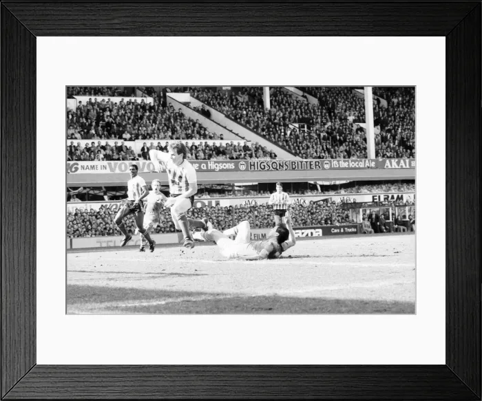 Framed Print : English League Division One match at Goodison Park. Everton 4 v Sunderland 1