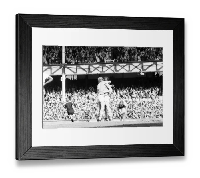 Framed Print : English League Division One match at Goodison Park. Everton 4 v Sunderland 1 Framed Print : English League Division One match at Goodison Park. Everton 4 v Sunderland 1