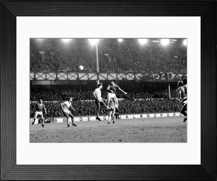 Framed Print : Everton 1 v. Sheffield Wednesday 1. December 1984 MF18-18-040 Framed Print : Everton 1 v. Sheffield Wednesday 1. December 1984 MF18-18-040