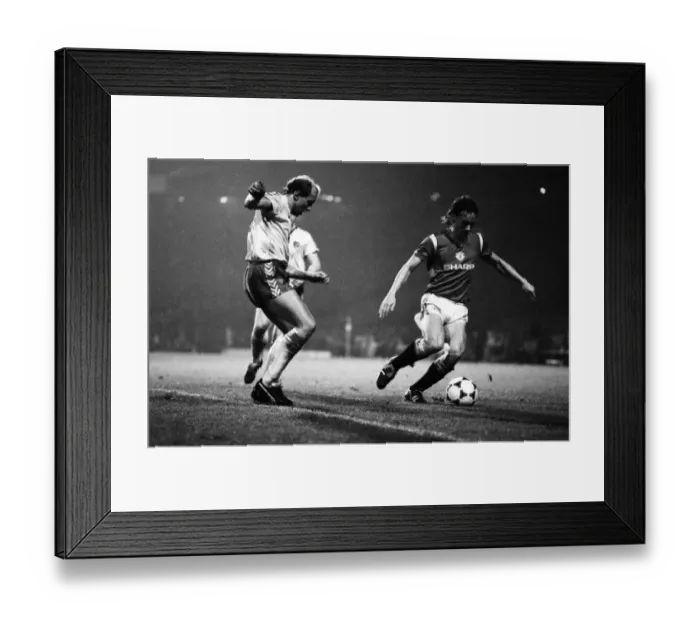 Framed Print : Manchester United 2 v. Norwich 0. December 1984 MF18-19-011 Framed Print : Manchester United 2 v. Norwich 0. December 1984 MF18-19-011
