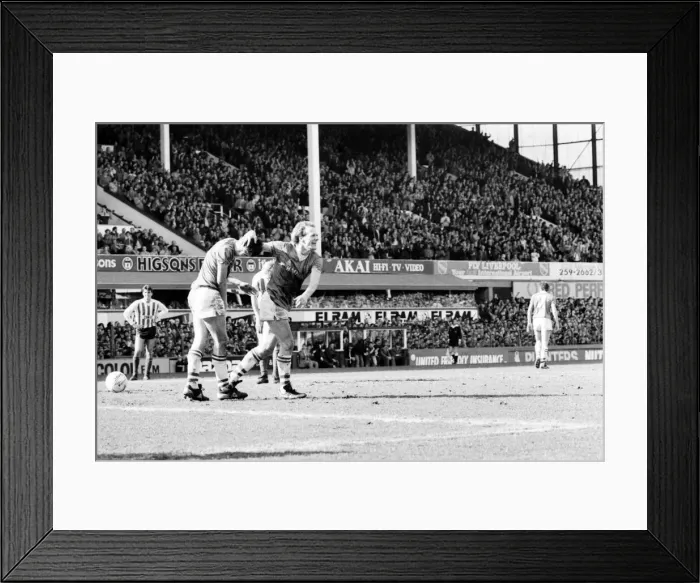 Framed Print : English League Division One match at Goodison Park. Everton 4 v Sunderland 1 Framed Print : English League Division One match at Goodison Park. Everton 4 v Sunderland 1
