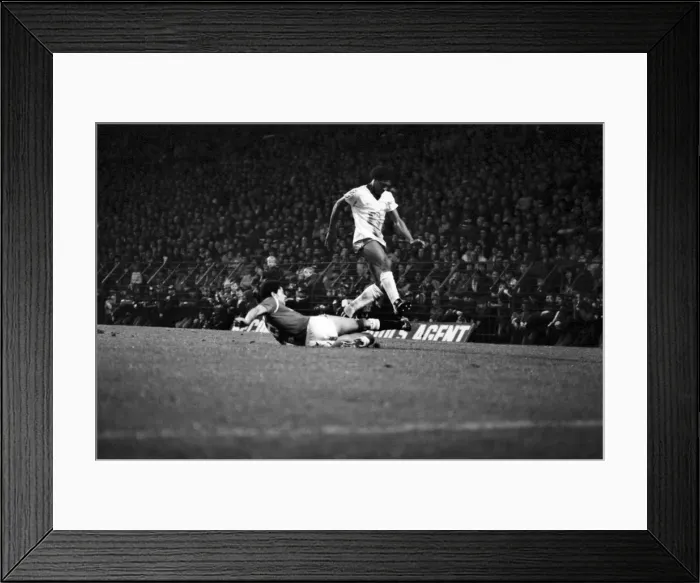 Framed Print : Manchester United 2 v. Norwich 0. December 1984 MF18-19-006