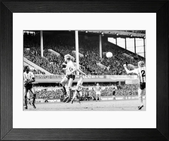 Framed Print : English League Division One match at Goodison Park. Everton 4 v Sunderland 1 Framed Print : English League Division One match at Goodison Park. Everton 4 v Sunderland 1