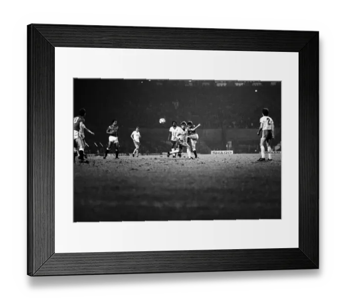 Framed Print : Manchester United 2 v. Norwich 0. December 1984 MF18-19-034 Framed Print : Manchester United 2 v. Norwich 0. December 1984 MF18-19-034