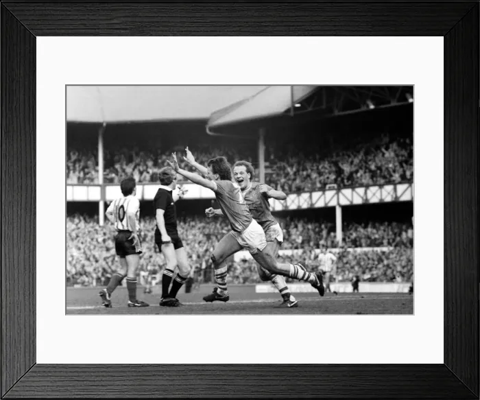 Framed Print : English League Division One match at Goodison Park. Everton 4 v Sunderland 1 Framed Print : English League Division One match at Goodison Park. Everton 4 v Sunderland 1