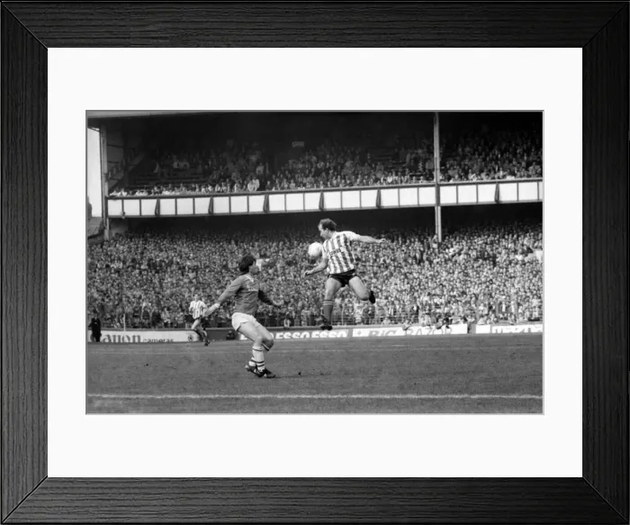 Framed Print : English League Division One match at Goodison Park. Everton 4 v Sunderland 1 Framed Print : English League Division One match at Goodison Park. Everton 4 v Sunderland 1