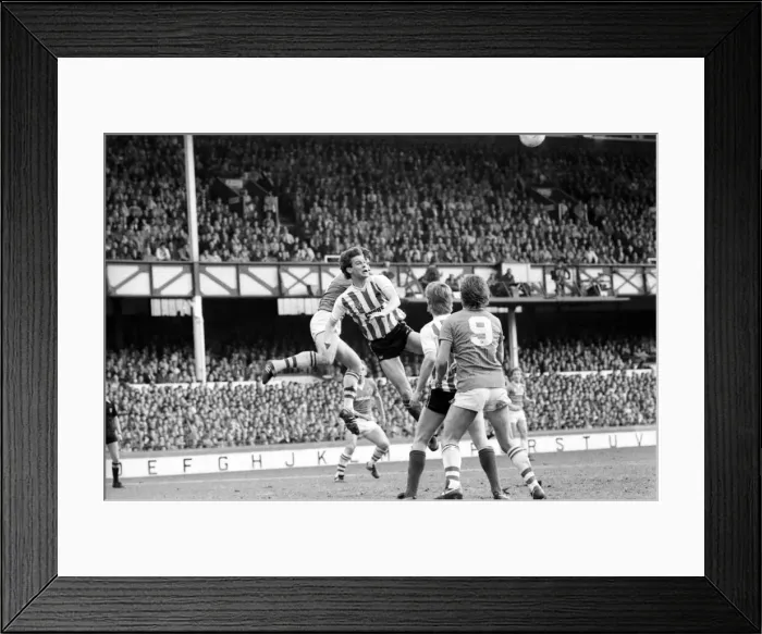 Framed Print : English League Division One match at Goodison Park. Everton 4 v Sunderland 1 Framed Print : English League Division One match at Goodison Park. Everton 4 v Sunderland 1