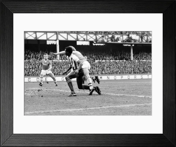 Framed Print : English League Division One match at Goodison Park. Everton 4 v Sunderland 1
