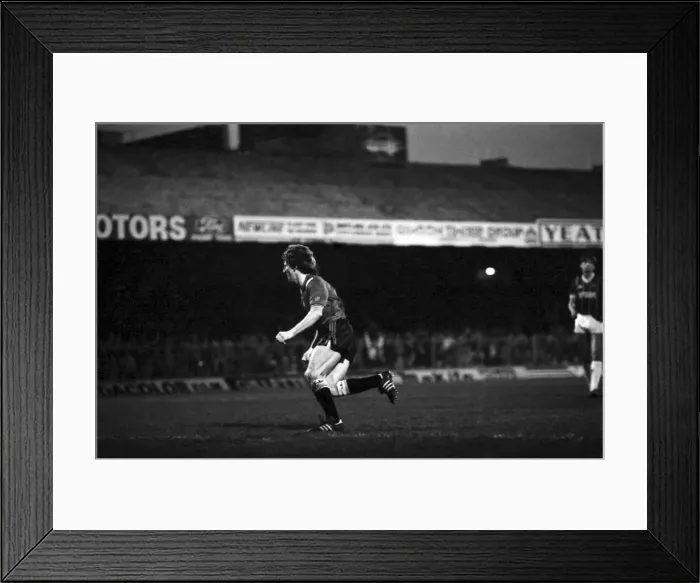 Framed Print : Leicester City 2 v. Manchester United 3. November 1984 MF18-12-044 Framed Print : Leicester City 2 v. Manchester United 3. November 1984 MF18-12-044