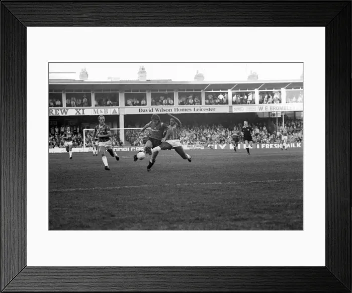 Framed Print : Leicester City 2 v. Manchester United 3. November 1984 MF18-12-028 Framed Print : Leicester City 2 v. Manchester United 3. November 1984 MF18-12-028