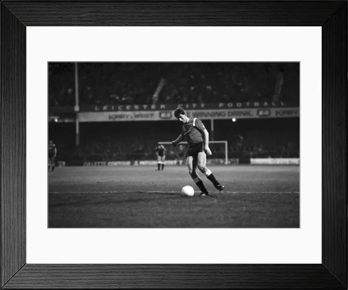 Framed Print : Leicester City 2 v. Manchester United 3. November 1984 MF18-12-031 Framed Print : Leicester City 2 v. Manchester United 3. November 1984 MF18-12-031
