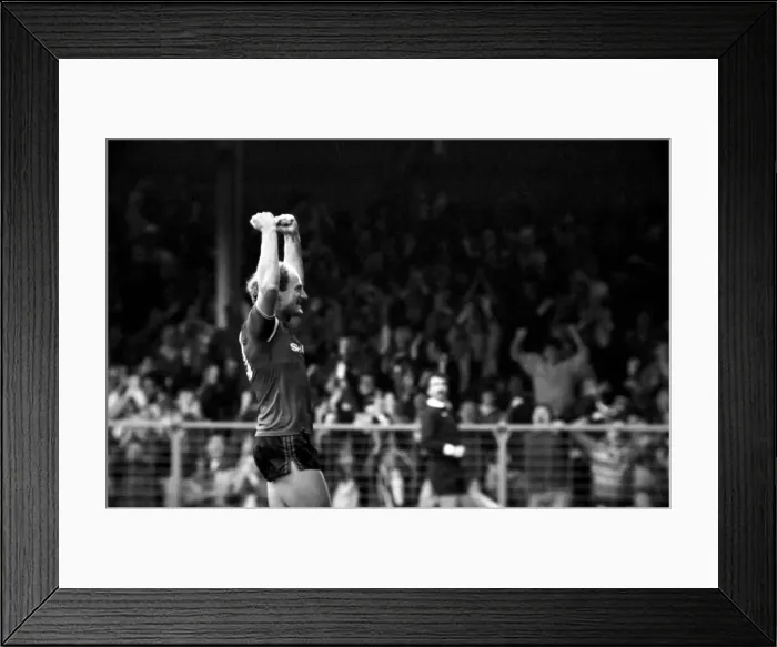Framed Print : Leicester City 2 v. Manchester United 3. November 1984 MF18-12-013 Alan Brazil Framed Print : Leicester City 2 v. Manchester United 3. November 1984 MF18-12-013 Alan Brazil