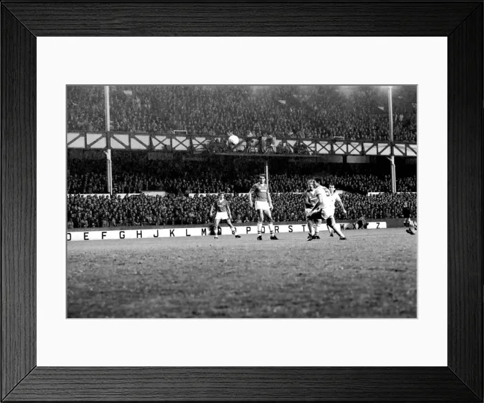 Framed Print : Everton 1 v. Sheffield Wednesday 1. December 1984 MF18-18-011 Framed Print : Everton 1 v. Sheffield Wednesday 1. December 1984 MF18-18-011