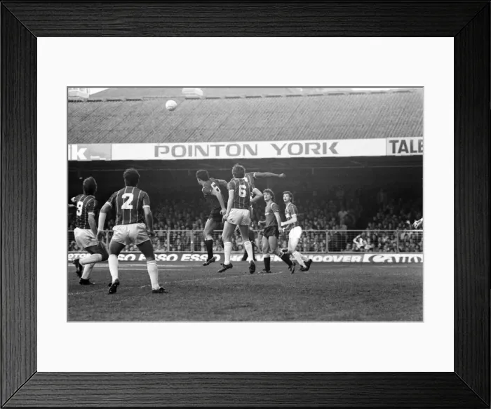 Framed Print : Leicester City 2 v. Manchester United 3. November 1984 MF18-12-027 Framed Print : Leicester City 2 v. Manchester United 3. November 1984 MF18-12-027