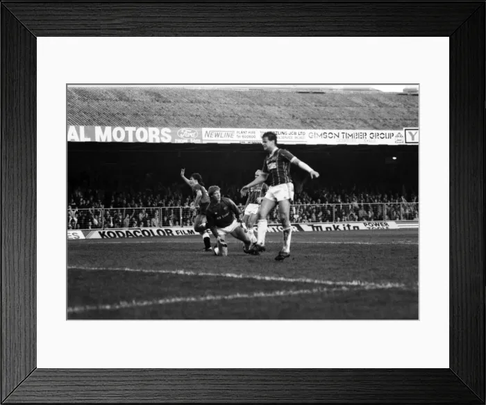Framed Print : Leicester City 2 v. Manchester United 3. November 1984 MF18-12-041 Framed Print : Leicester City 2 v. Manchester United 3. November 1984 MF18-12-041