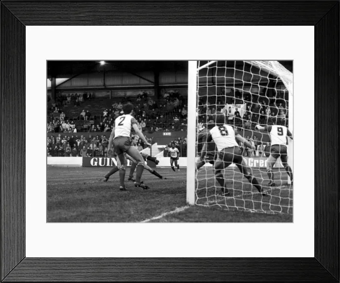 Framed Print : Stoke 1 v. Watford 3. November 1984 MF18-16-012 Framed Print : Stoke 1 v. Watford 3. November 1984 MF18-16-012