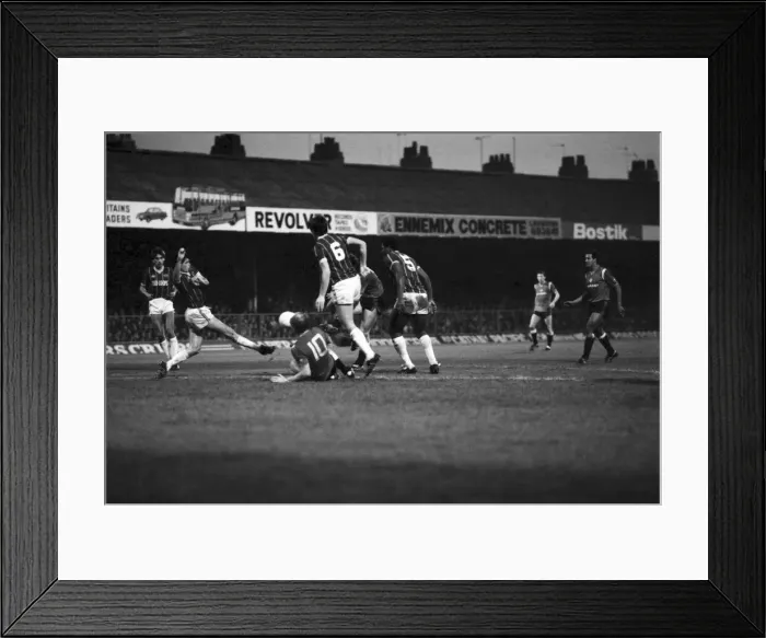 Framed Print : Leicester City 2 v. Manchester United 3. November 1984 MF18-12-032 Framed Print : Leicester City 2 v. Manchester United 3. November 1984 MF18-12-032