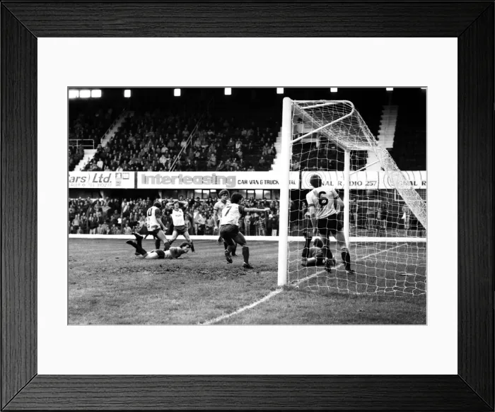 Framed Print : Stoke 1 v. Watford 3. November 1984 MF18-16-032 Framed Print : Stoke 1 v. Watford 3. November 1984 MF18-16-032