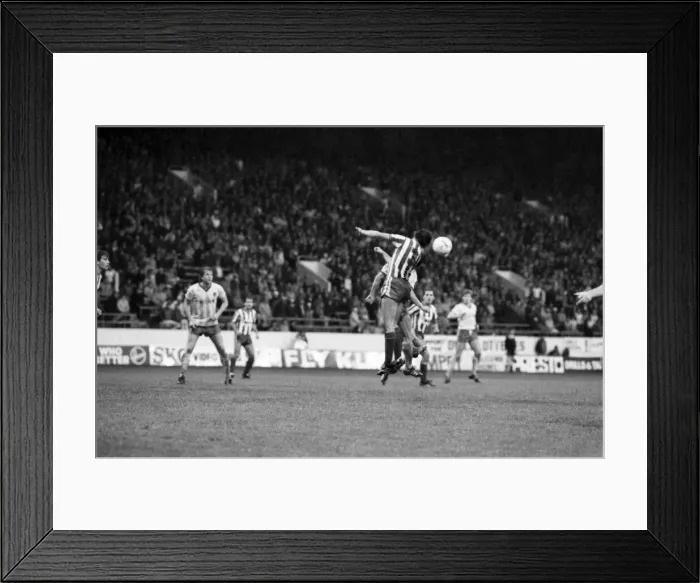 Framed Print : Stoke 0 v. Liverpool 1. November 1984 MF18-11-043