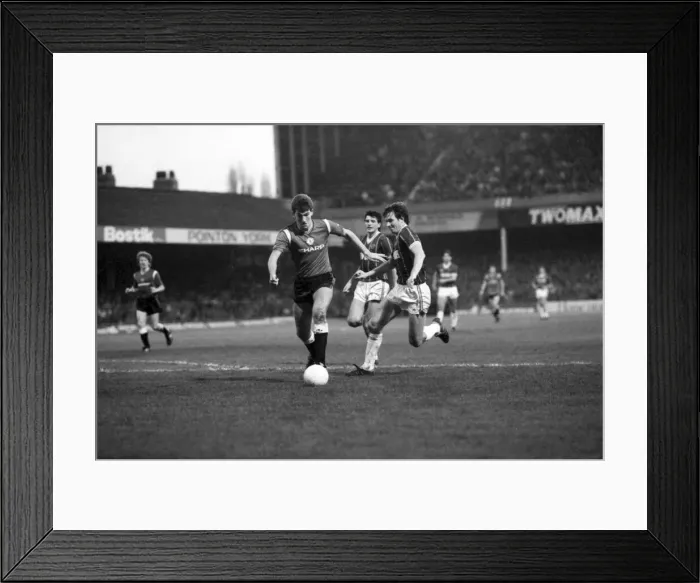 Framed Print : Leicester City 2 v. Manchester United 3. November 1984 MF18-12-034 Norman Framed Print : Leicester City 2 v. Manchester United 3. November 1984 MF18-12-034 Norman
