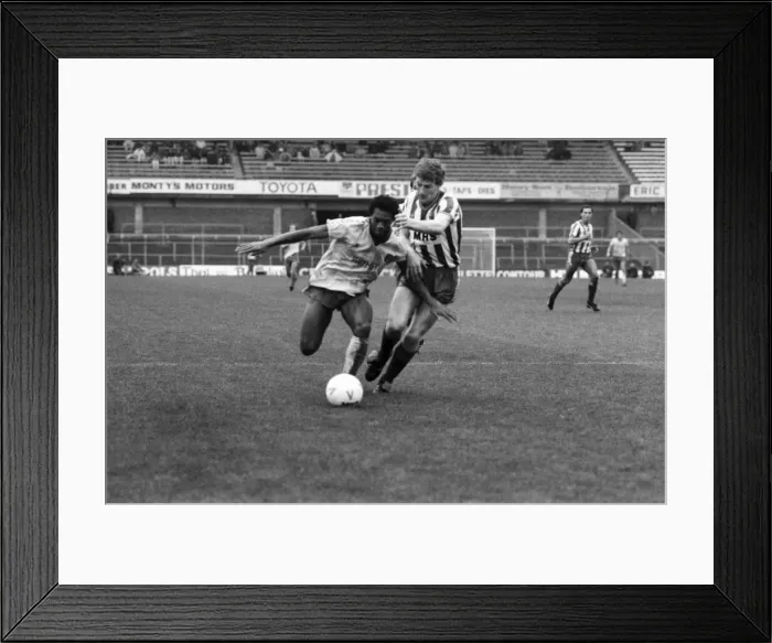 Framed Print : Stoke 0 v. Liverpool 1. November 1984 MF18-11-041 Framed Print : Stoke 0 v. Liverpool 1. November 1984 MF18-11-041